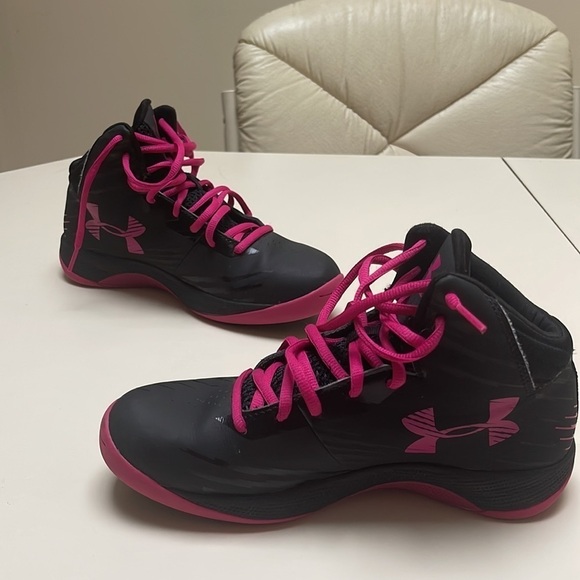 💜🤑 UNDER ARMOUR Womens Curry Black basketball Shoes Sneakers Size 6.5 - Picture 2 of 6